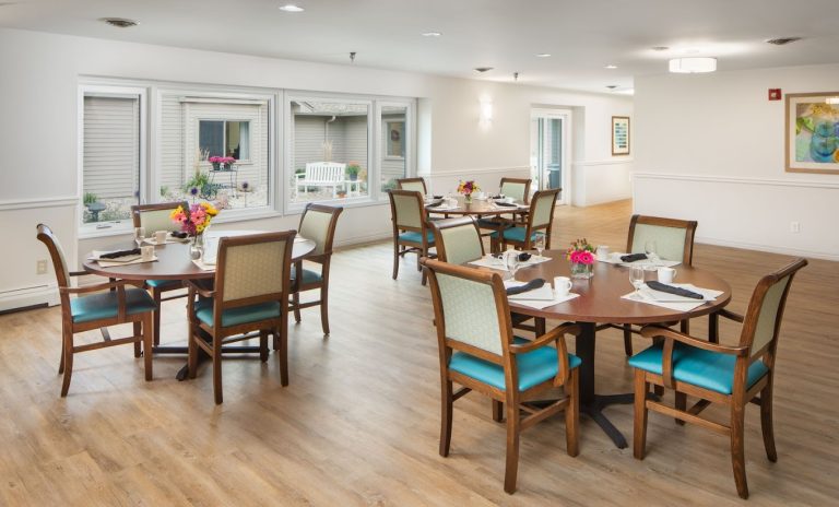 The Courtyard at Auburn Hills Dining