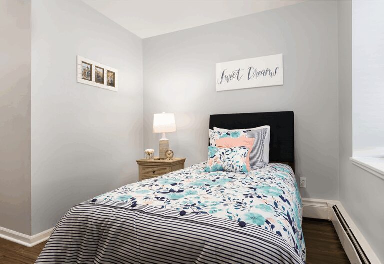 The courtyard at sterling heights bedroom