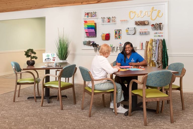 The Courtyard at Auburn Hills staff and resident working on a craft