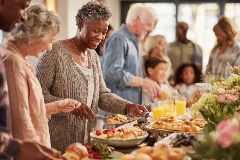 The Courtyard at Auburn Hills | Senior residents enjoying spring brunch